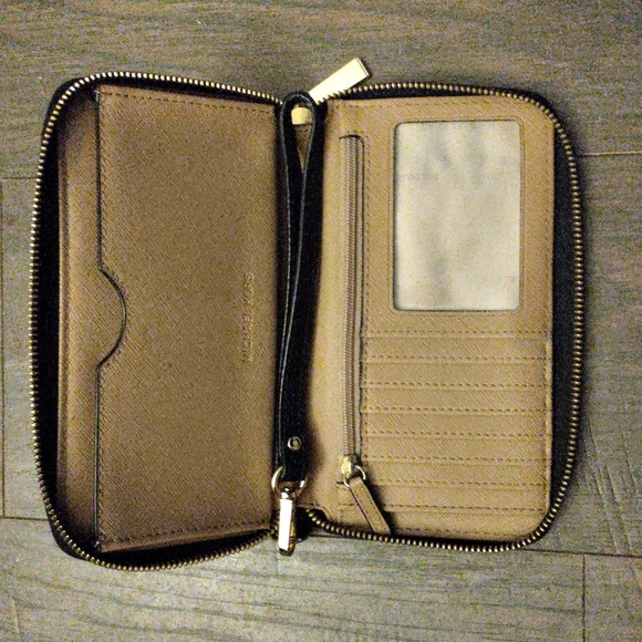 Michael Kors Bi-Fold Zip Wallet Bundle - Picture 13 of 15